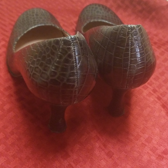 Barely worn designer heels, size 9 - Picture 7 of 8